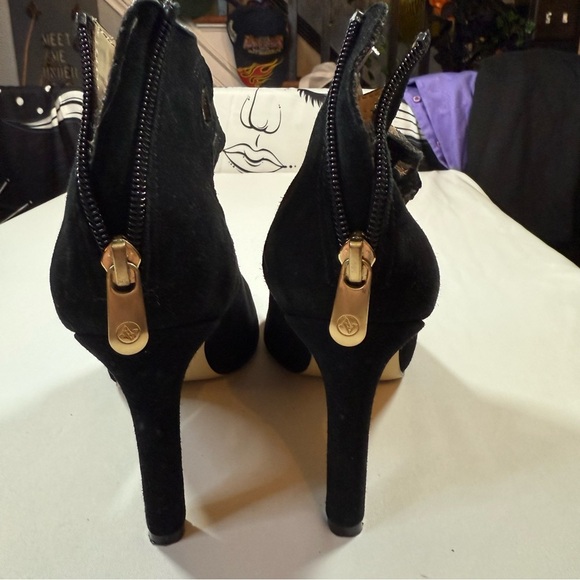 Adrienne Vittadini Elegant Black Cut-Out Heeled Boots - Picture 3 of 16